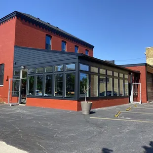 Outside parking lot looking at establishment