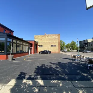 Tables to sit and eat