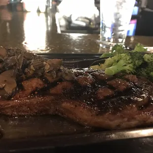 Ribeye with mushrooms and broccoli