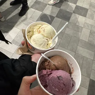 Front: taster&apos;s duo black raspberry chocolate chunk with chocolate  Back: taster&apos;s duo amaretto cookie and key lime pie