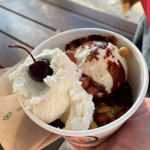 Brownie sundae