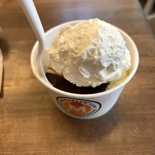 Hot fudge sundae