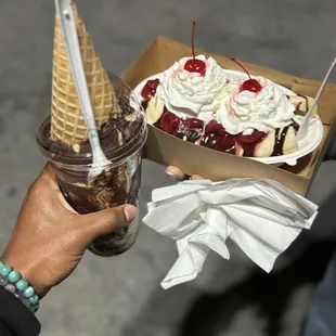 Sundaes &amp; Splits