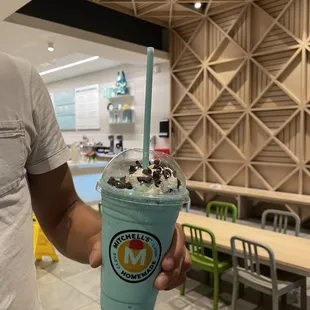 Blue cosmo milk shake !