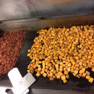 Prepping some &apos;Brekky&apos; #Bacon+Potatoes