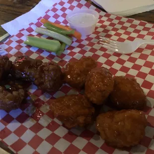 Boneless chicken wings - bbq and Buffalo flavors