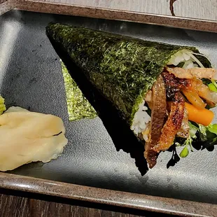 Salmon skin hand roll