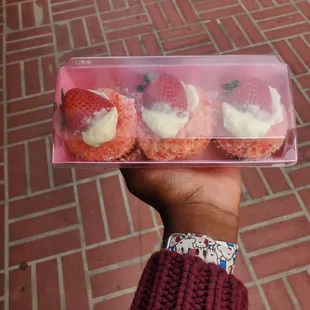 3 pack of cupcakes.