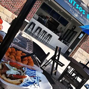 the outside of a restaurant