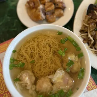 Wonton noodle soup with roasted duck on the side