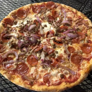 happy hour cheese 12&quot; pizza with three added ingredients