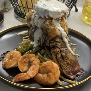 Tuscan Linguine, 8oz Lobster, Crab Cake, Garlic Cream Sauce + Jumbo Prawns Plated Dinner