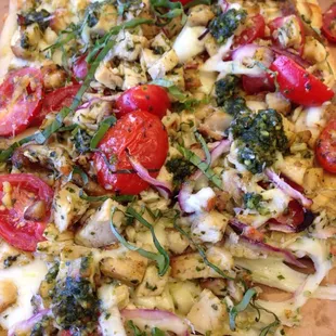 Delish! Chicken pesto pizza :)