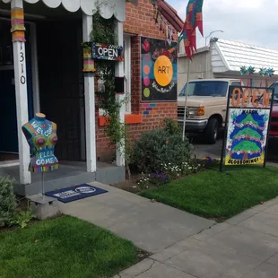 Art and gifts.