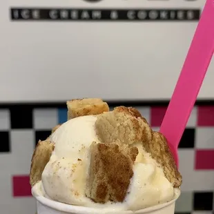 Honey vanilla with a snickerdoodle cookie crumble on top