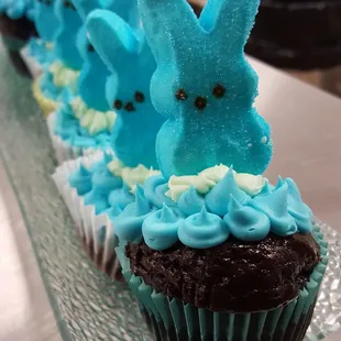 Make some bunny happy with these cute Easter cupcakes!