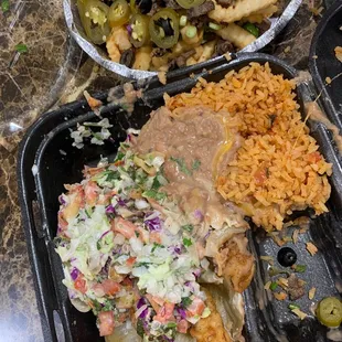 Nachos &amp; 2 fish tacos plate