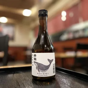 Drunken Whale "Suigei" Dry, yet with high acidity and umami, and pairs perfectly with any dish Tokubetsu Jyunmai-grade. 300-ml.