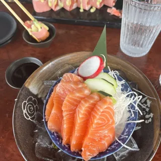 SALMON SASHIMI