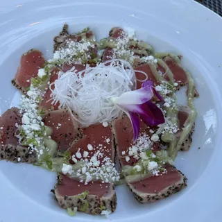 PEPPERED TUNA SASHIMI