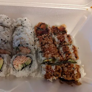 spicy California roll... but no spicy sauce?? eel and avacado roll