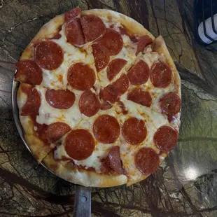 Pepperoni pizza 10&quot; with thin crust