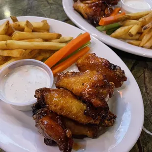 chicken wings and fried chicken, bbq chicken, bbq wings, chicken, chicken wings, fried chicken, poultry, food, fried chicken wings