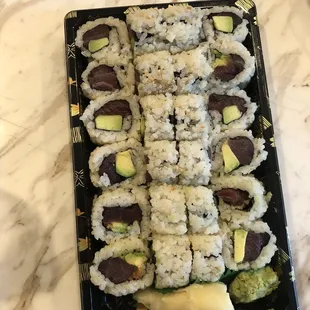 Tuna &amp; avocado roll