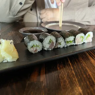 Yellowtail Scallion Roll