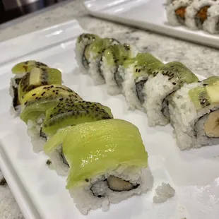 Kiwi  Banana  roll
