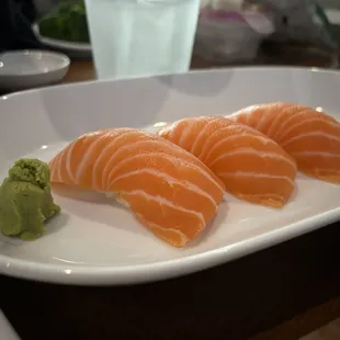 Salmon nigiri, my fav.