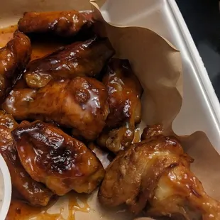 Chicken wings bone in