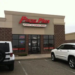 "There's a big difference between the big chains and the Independent Pizzerias. Come on in and we'll prove it to you!"