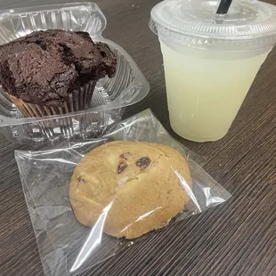 Double Chocolate Chocolates Chips muffin, lemonade and cranberry cookie