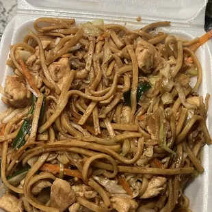 Chicken lo mein