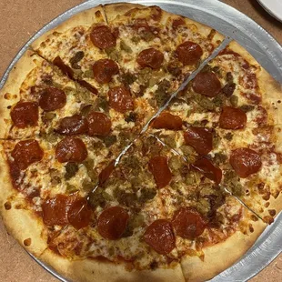 Great pizza. Amazing prices. Dining area was clean and quiet. Good service.