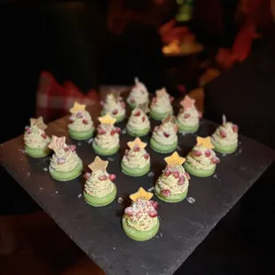 Bauble Bar Holiday Pop-up - Xmas tree macarons