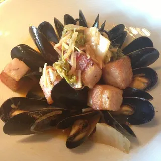 Kimchi Steamed Mussels