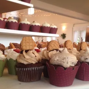 Mini cupcakes are perfect for a wedding