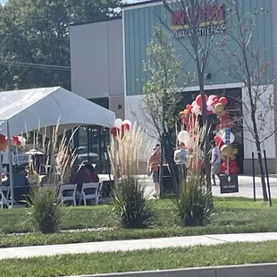 Outside party! Free food a thank you to the community for MoBetta''s!!