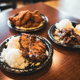 hree plates of chicken and rice