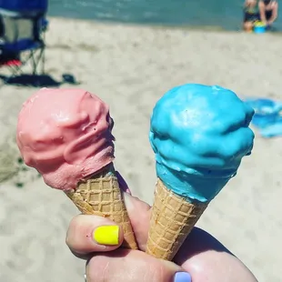 Filled Cake Pop Cones