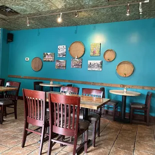 dining area to the left of the entrance door.