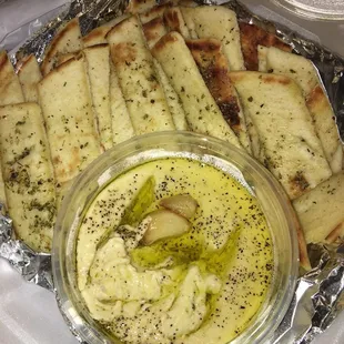 Garlic hummus with seasoned pita