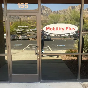 The outside of the showroom is clean and has lots of parking as you can see in the reflection of the perfectly polished windows.