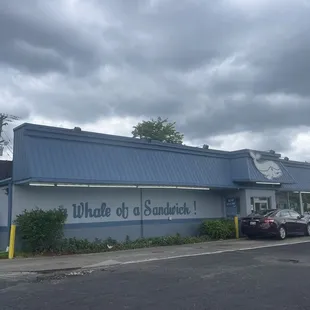 Pretty sure this is the only surviving location in Louisville. (Middletown)