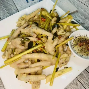 Chân gà hấp sả lá chanh