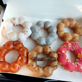 From the top left, clockwise: yogurt, black sesame, churro (my personal fave), watermelon, coffee, Thai tea