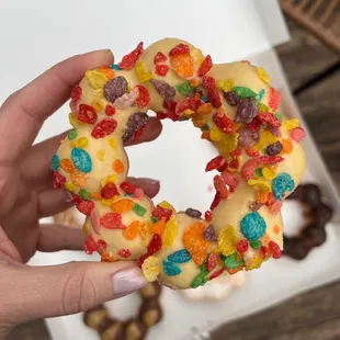 Pineapple fruity pebbles