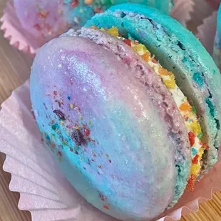Tootie Fruity Pebbles Macaron